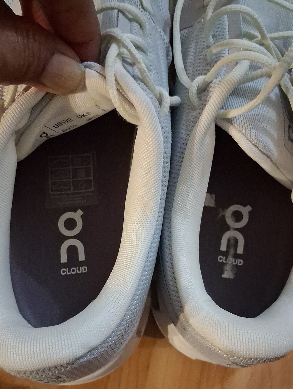 On Cloud Running Shoes - Light Gray - Picture 6 of 9